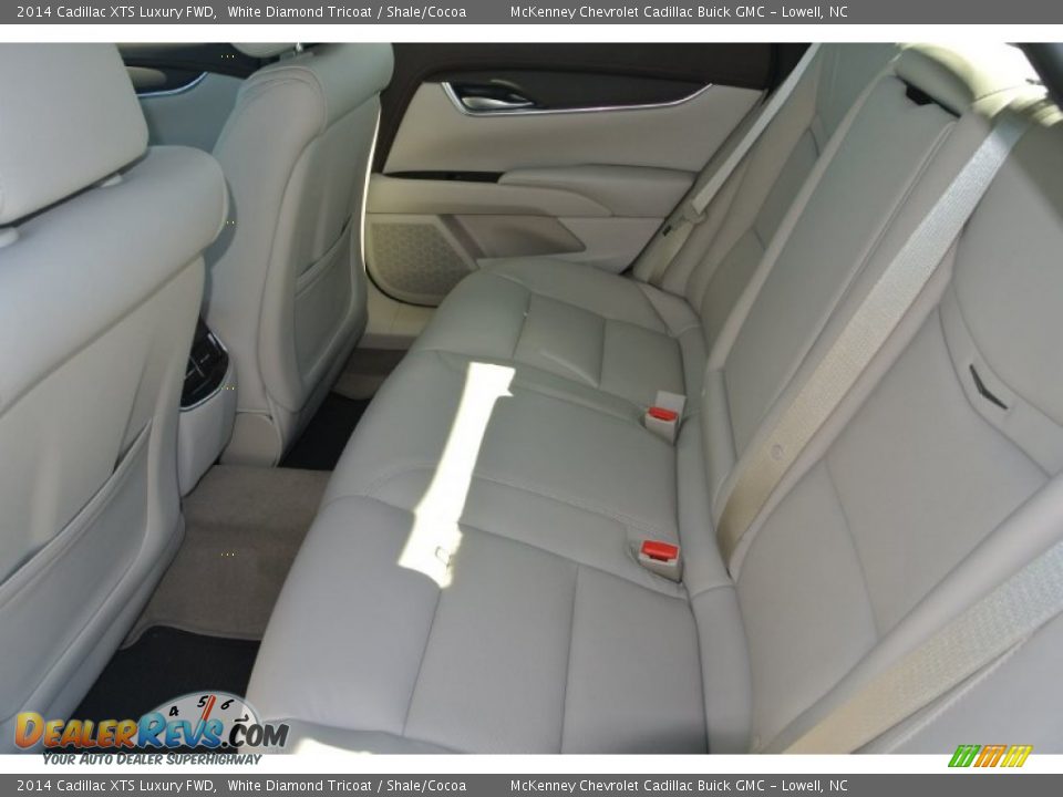 Rear Seat of 2014 Cadillac XTS Luxury FWD Photo #16