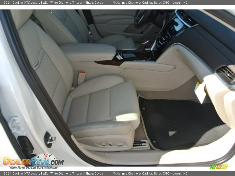 2014 Cadillac XTS Luxury FWD White Diamond Tricoat / Shale/Cocoa Photo #18