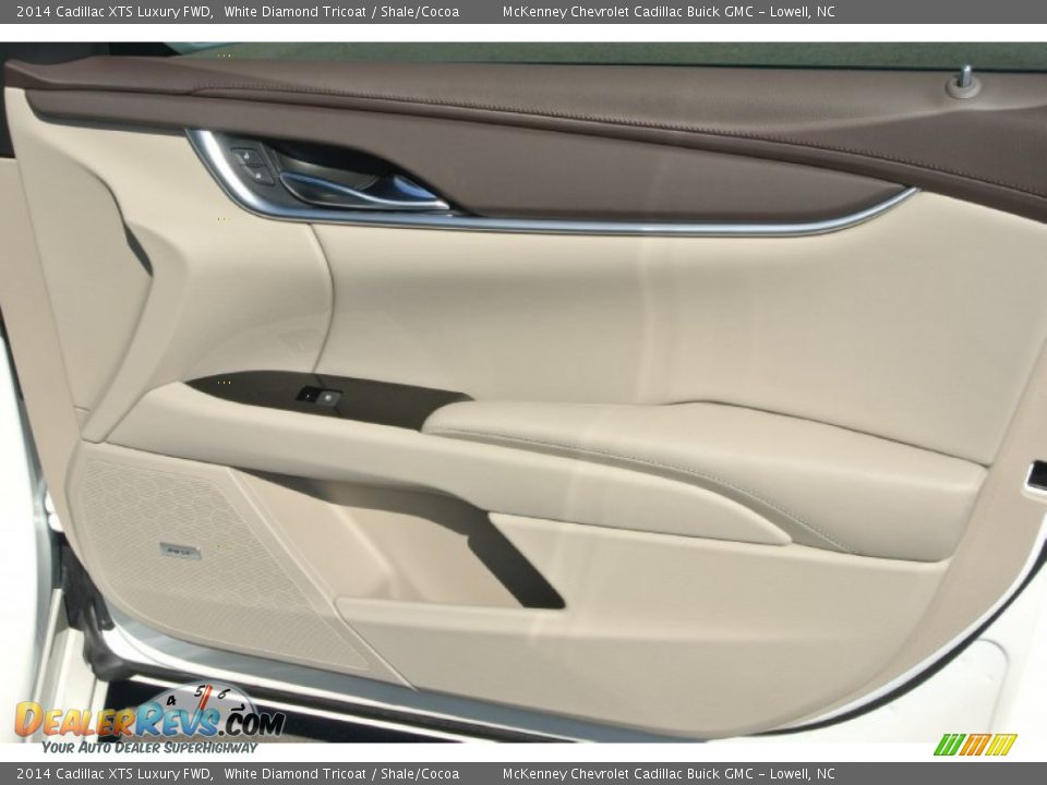 Door Panel of 2014 Cadillac XTS Luxury FWD Photo #19