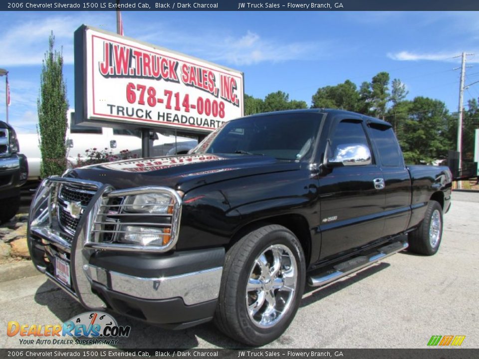 2006 Chevrolet Silverado 1500 LS Extended Cab Black / Dark Charcoal Photo #2