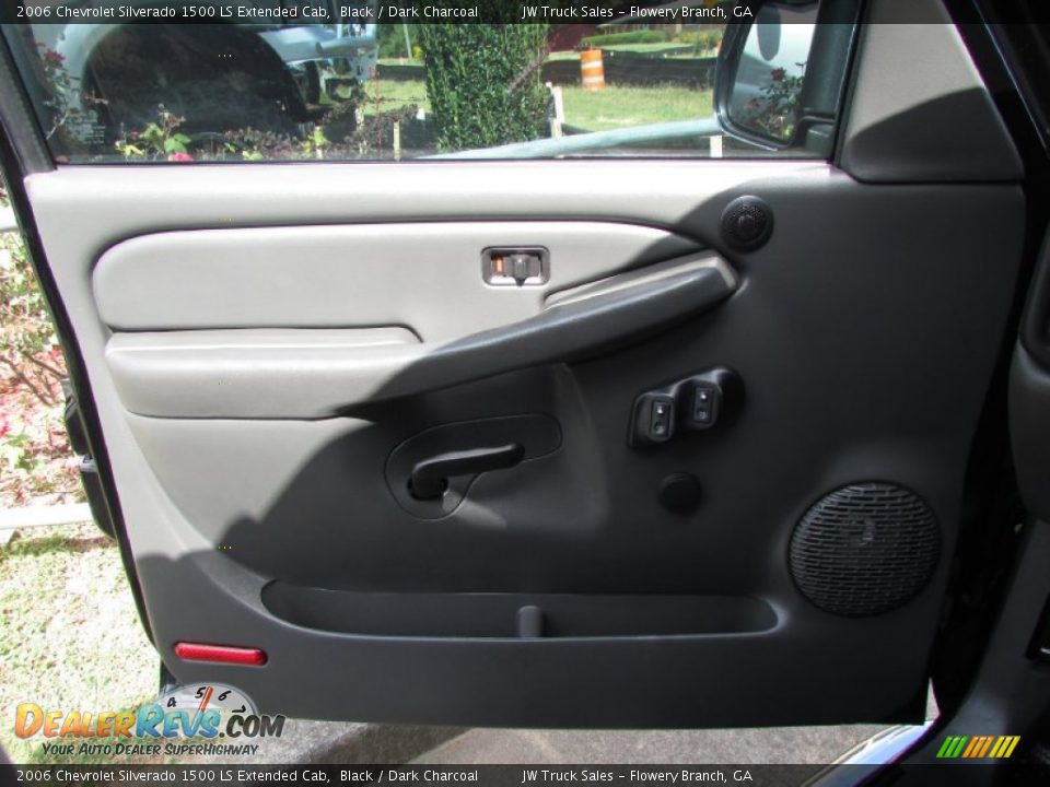 2006 Chevrolet Silverado 1500 LS Extended Cab Black / Dark Charcoal Photo #13