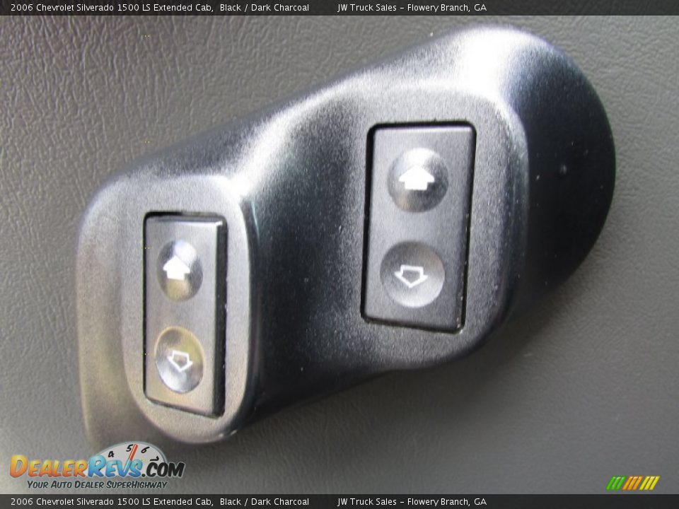 2006 Chevrolet Silverado 1500 LS Extended Cab Black / Dark Charcoal Photo #15