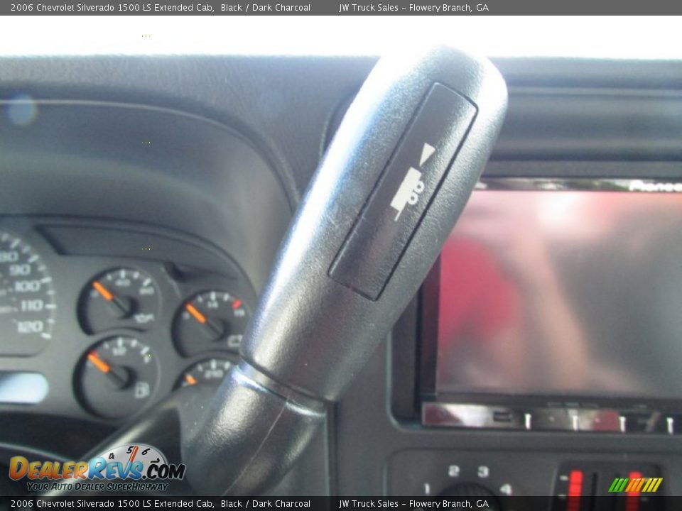 2006 Chevrolet Silverado 1500 LS Extended Cab Black / Dark Charcoal Photo #21