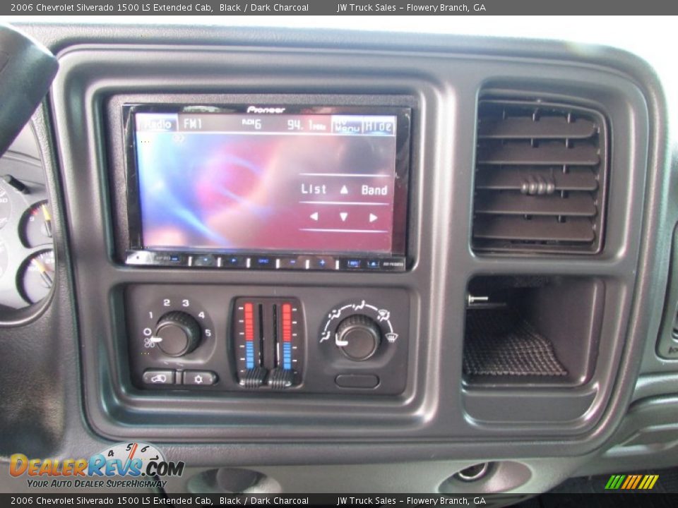 2006 Chevrolet Silverado 1500 LS Extended Cab Black / Dark Charcoal Photo #24