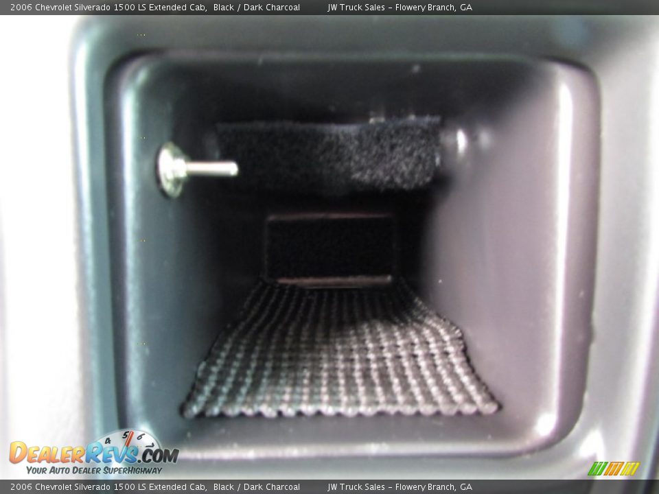 2006 Chevrolet Silverado 1500 LS Extended Cab Black / Dark Charcoal Photo #27