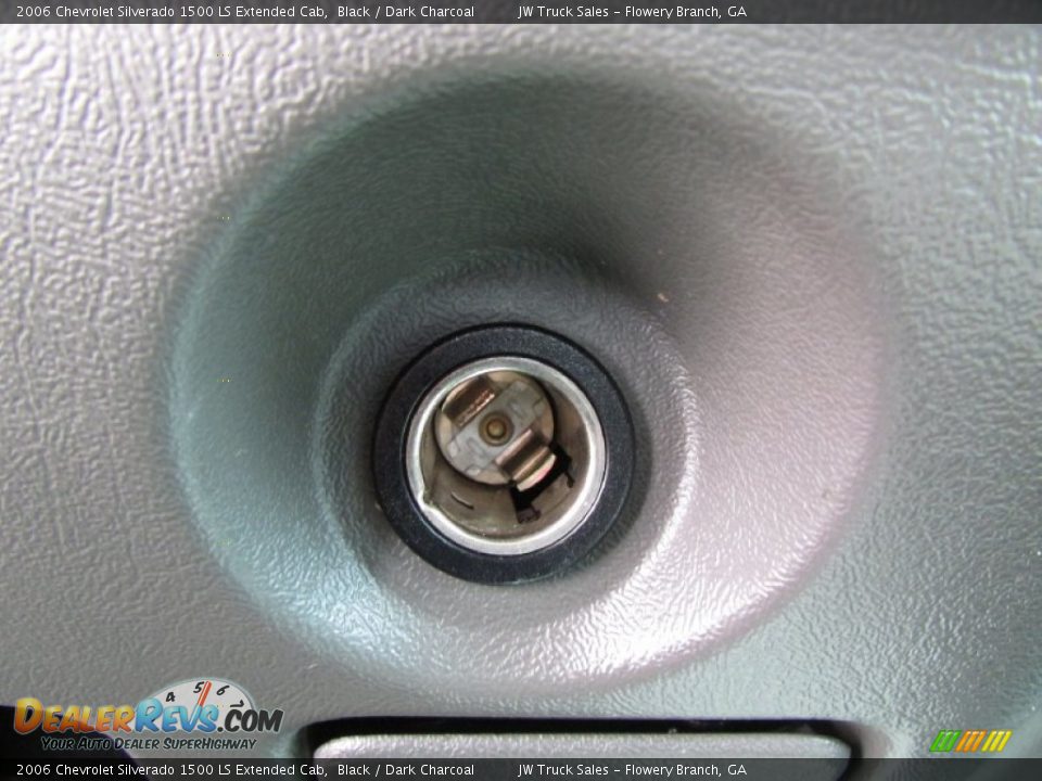 2006 Chevrolet Silverado 1500 LS Extended Cab Black / Dark Charcoal Photo #28