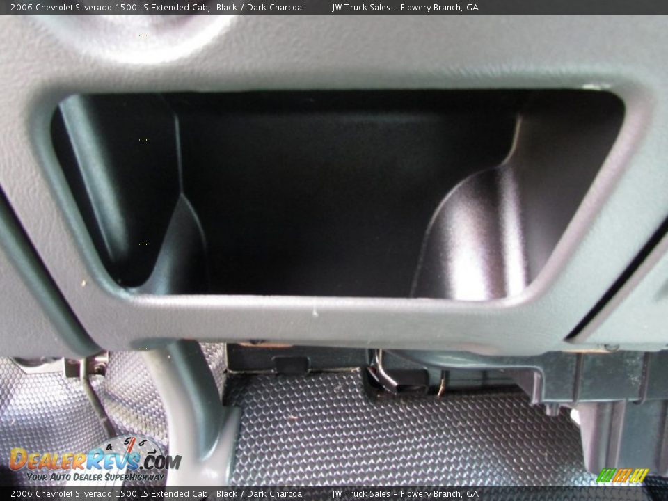 2006 Chevrolet Silverado 1500 LS Extended Cab Black / Dark Charcoal Photo #30