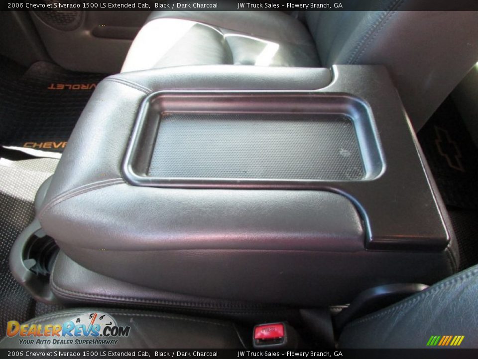 2006 Chevrolet Silverado 1500 LS Extended Cab Black / Dark Charcoal Photo #32