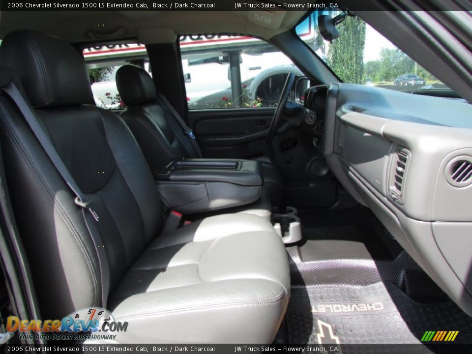 2006 Chevrolet Silverado 1500 LS Extended Cab Black / Dark Charcoal Photo #36