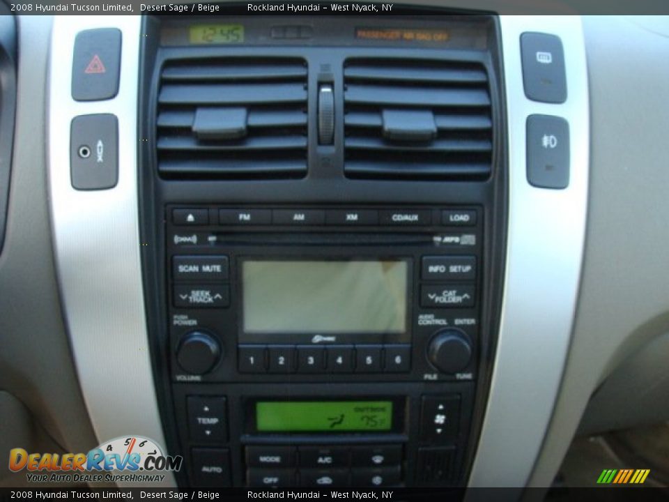 Controls of 2008 Hyundai Tucson Limited Photo #15