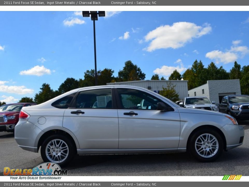 2011 Ford Focus SE Sedan Ingot Silver Metallic / Charcoal Black Photo #2
