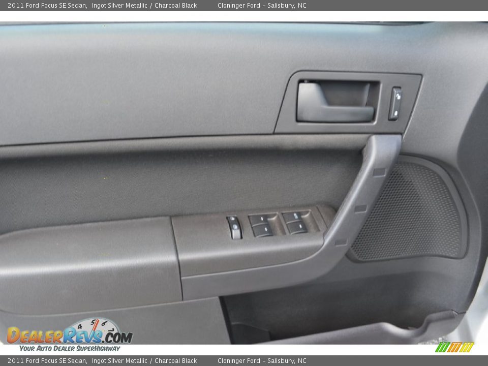 2011 Ford Focus SE Sedan Ingot Silver Metallic / Charcoal Black Photo #8