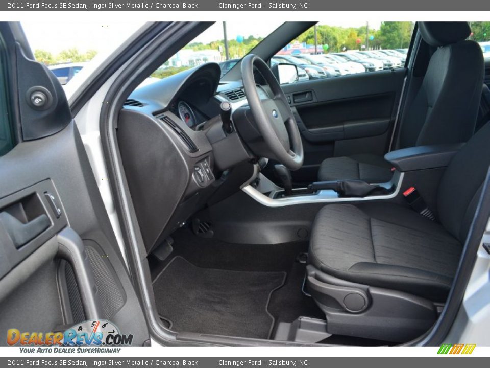 2011 Ford Focus SE Sedan Ingot Silver Metallic / Charcoal Black Photo #9