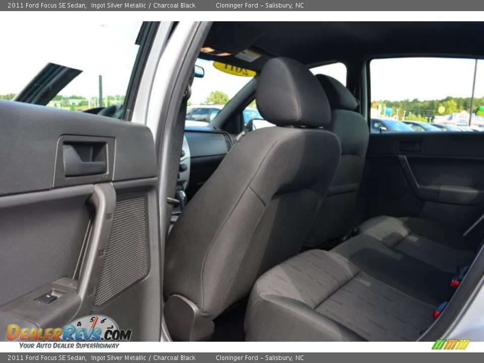 2011 Ford Focus SE Sedan Ingot Silver Metallic / Charcoal Black Photo #11