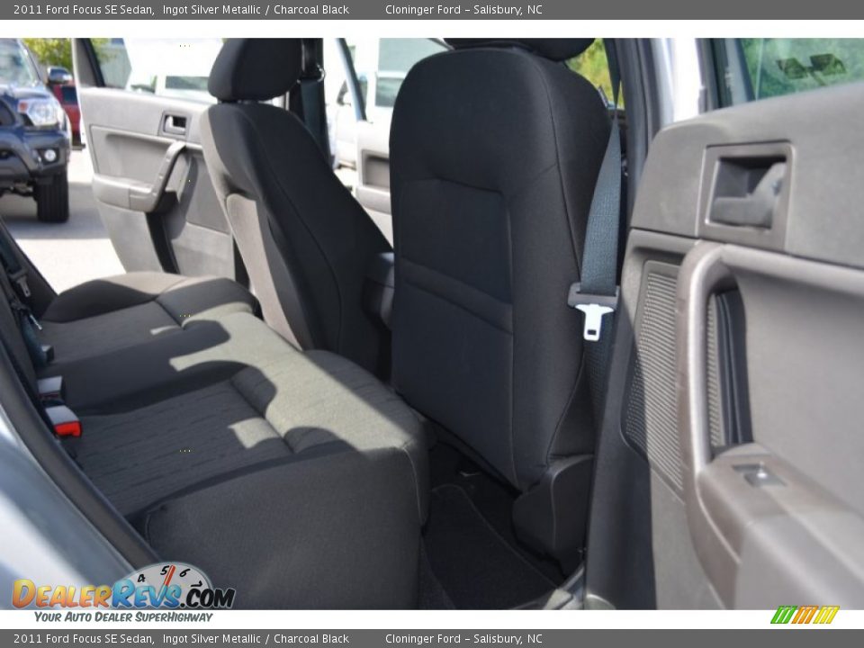 2011 Ford Focus SE Sedan Ingot Silver Metallic / Charcoal Black Photo #13