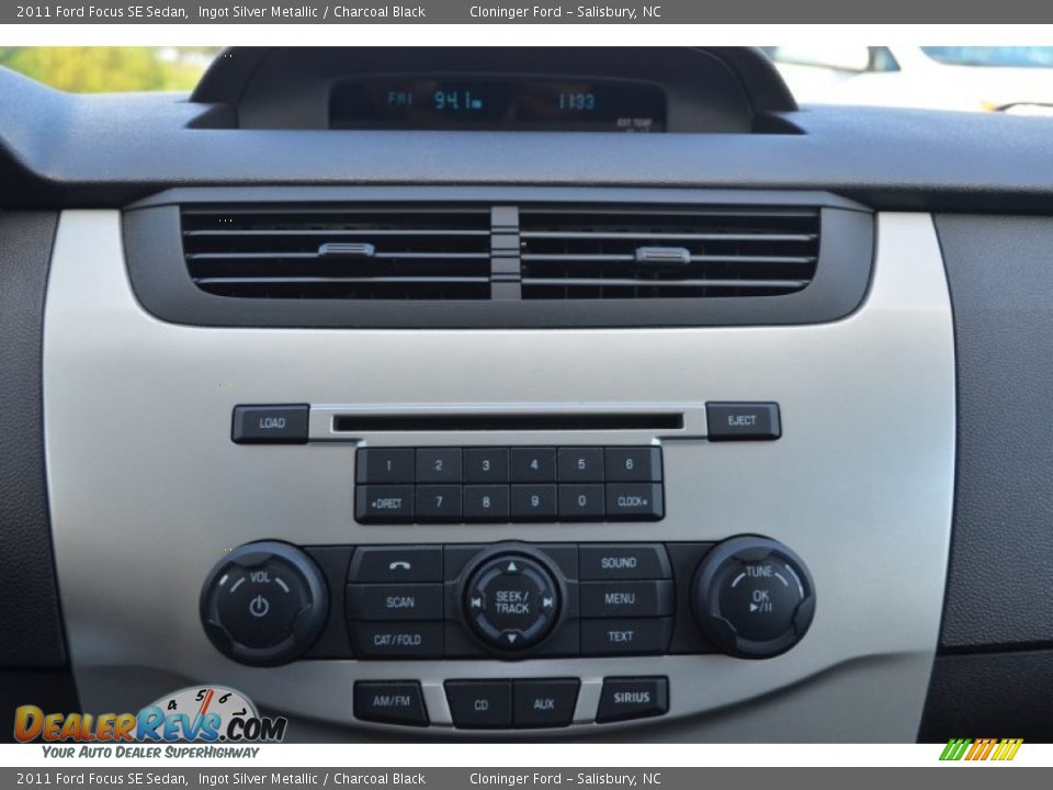 2011 Ford Focus SE Sedan Ingot Silver Metallic / Charcoal Black Photo #17