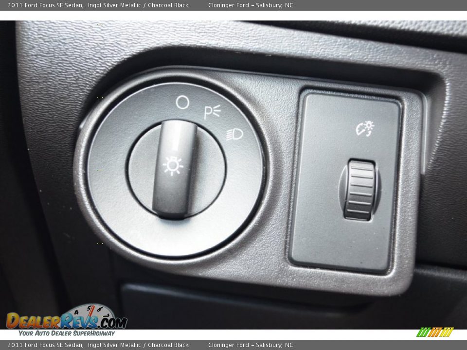 2011 Ford Focus SE Sedan Ingot Silver Metallic / Charcoal Black Photo #22