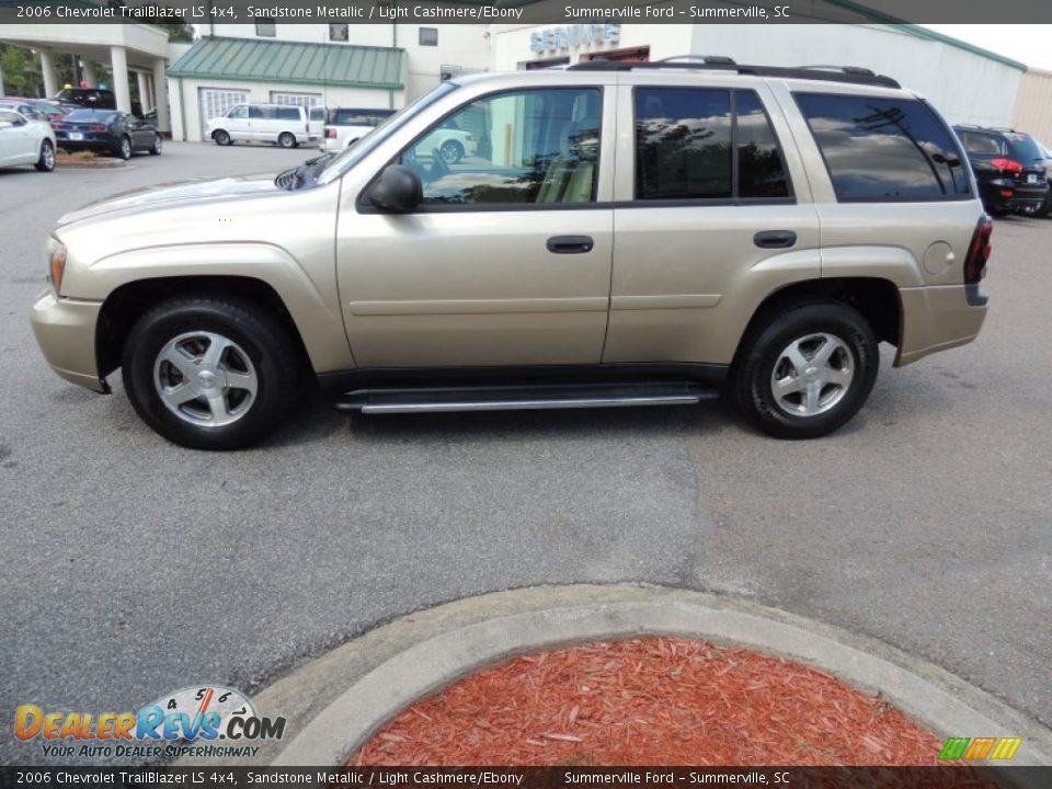 2006 Chevrolet TrailBlazer LS 4x4 Sandstone Metallic / Light Cashmere/Ebony Photo #2
