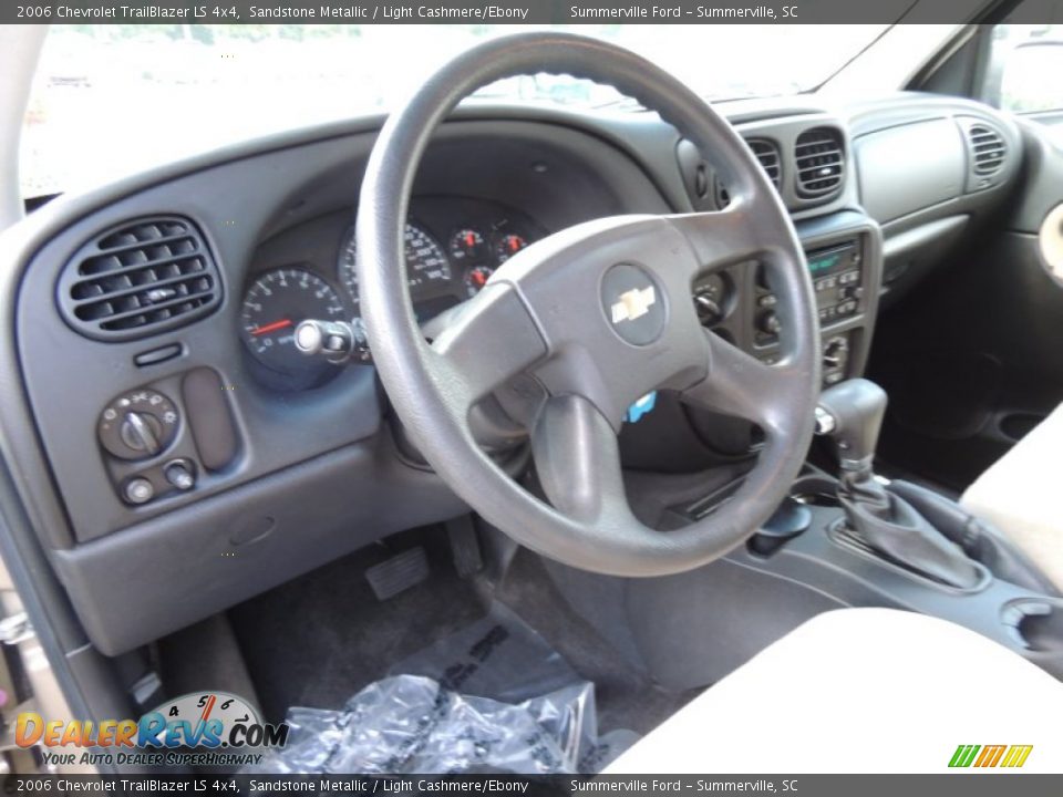 2006 Chevrolet TrailBlazer LS 4x4 Sandstone Metallic / Light Cashmere/Ebony Photo #4