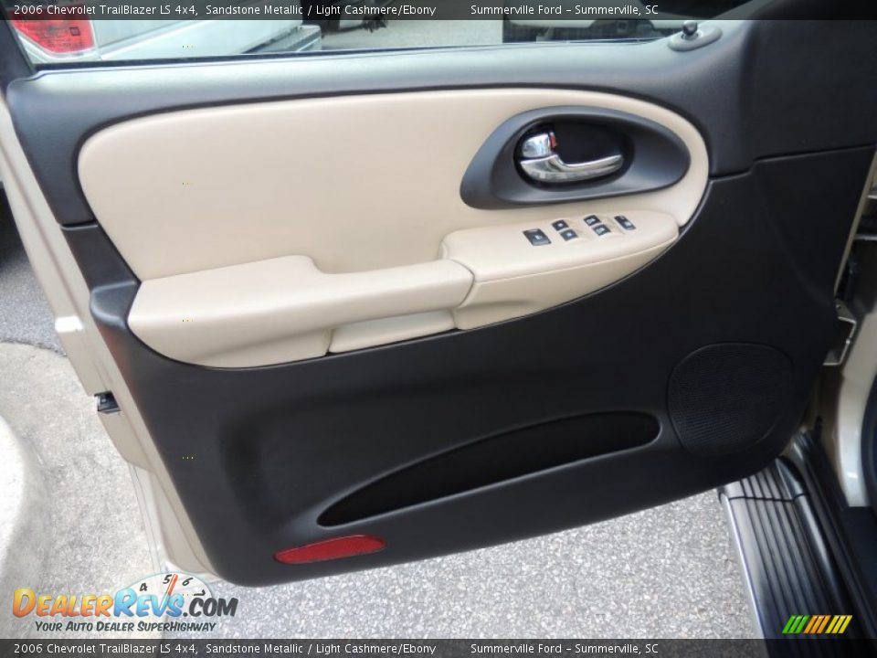 2006 Chevrolet TrailBlazer LS 4x4 Sandstone Metallic / Light Cashmere/Ebony Photo #5