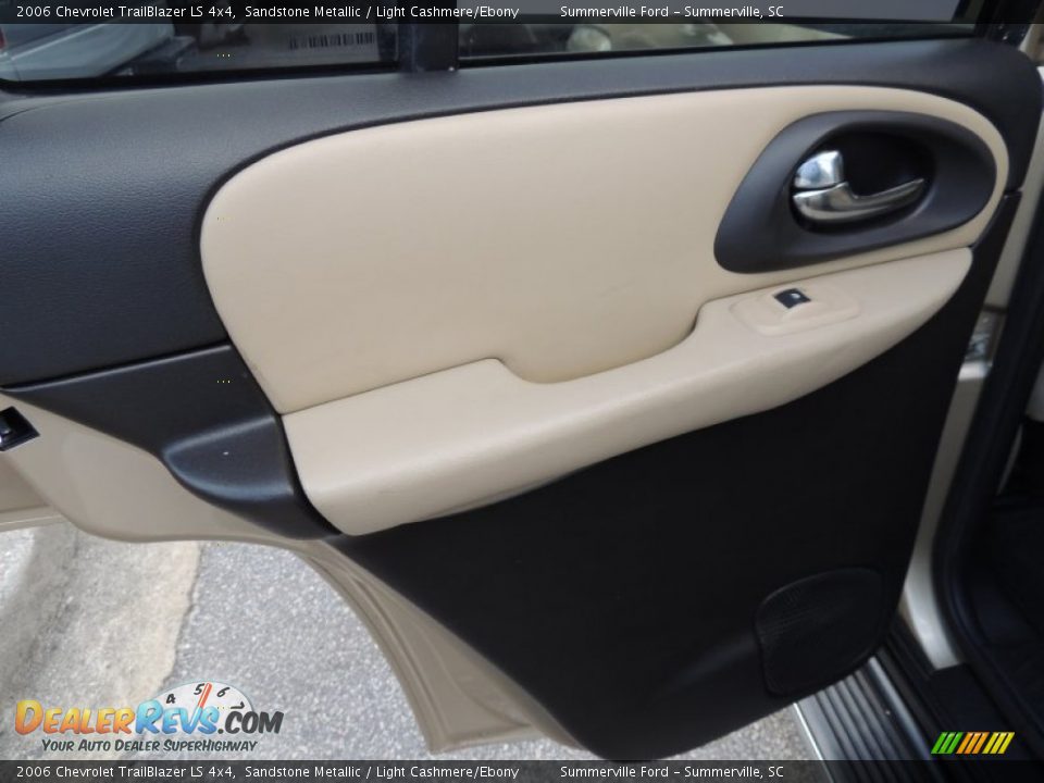 2006 Chevrolet TrailBlazer LS 4x4 Sandstone Metallic / Light Cashmere/Ebony Photo #7