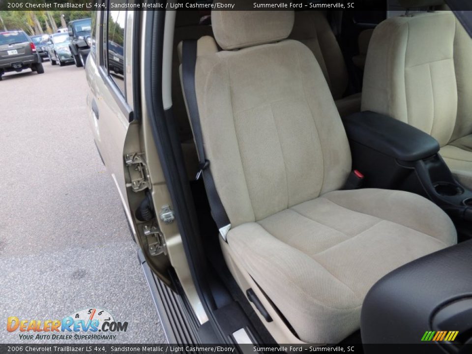 2006 Chevrolet TrailBlazer LS 4x4 Sandstone Metallic / Light Cashmere/Ebony Photo #8