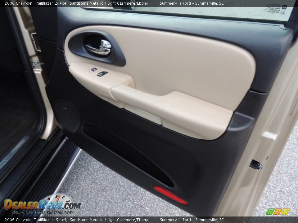 2006 Chevrolet TrailBlazer LS 4x4 Sandstone Metallic / Light Cashmere/Ebony Photo #9