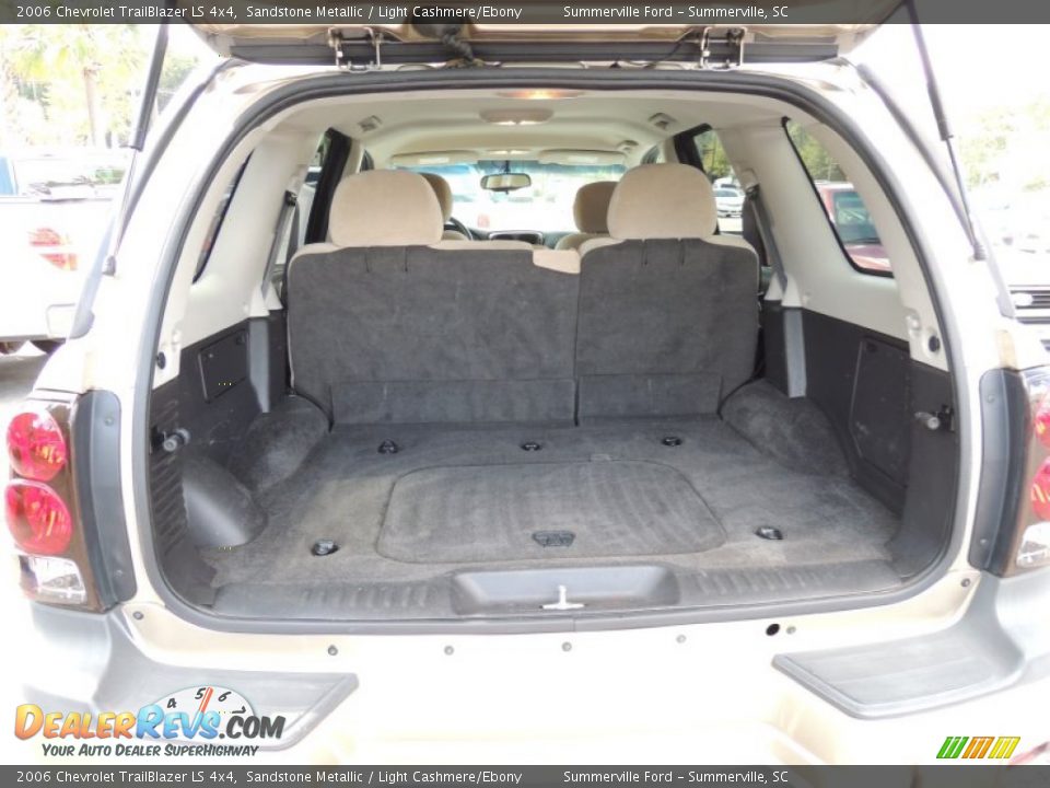 2006 Chevrolet TrailBlazer LS 4x4 Sandstone Metallic / Light Cashmere/Ebony Photo #15