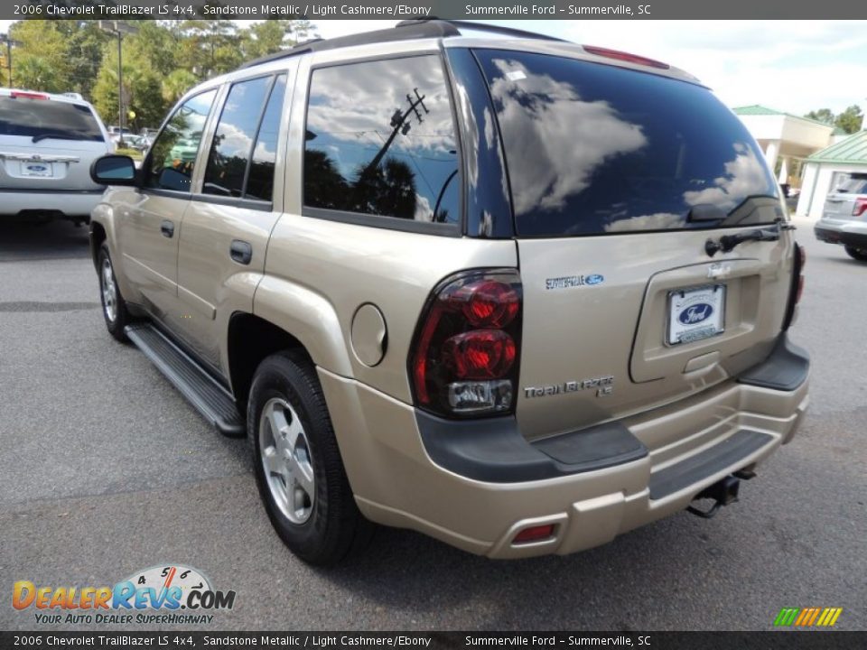 2006 Chevrolet TrailBlazer LS 4x4 Sandstone Metallic / Light Cashmere/Ebony Photo #16
