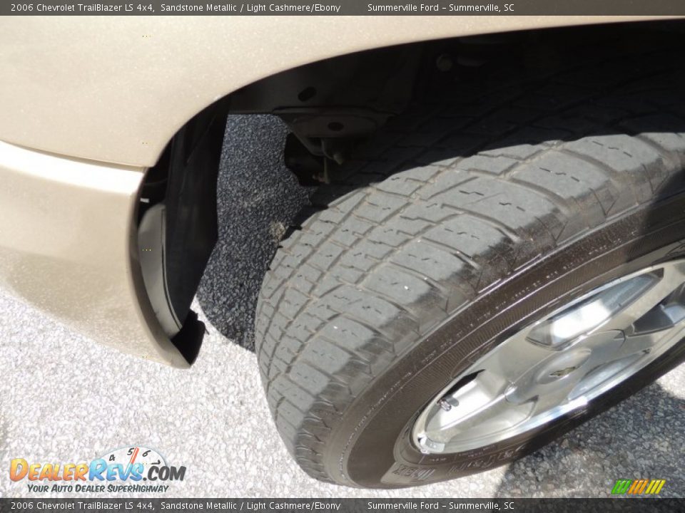 2006 Chevrolet TrailBlazer LS 4x4 Sandstone Metallic / Light Cashmere/Ebony Photo #18