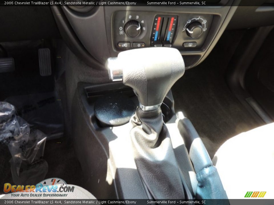 2006 Chevrolet TrailBlazer LS 4x4 Sandstone Metallic / Light Cashmere/Ebony Photo #20