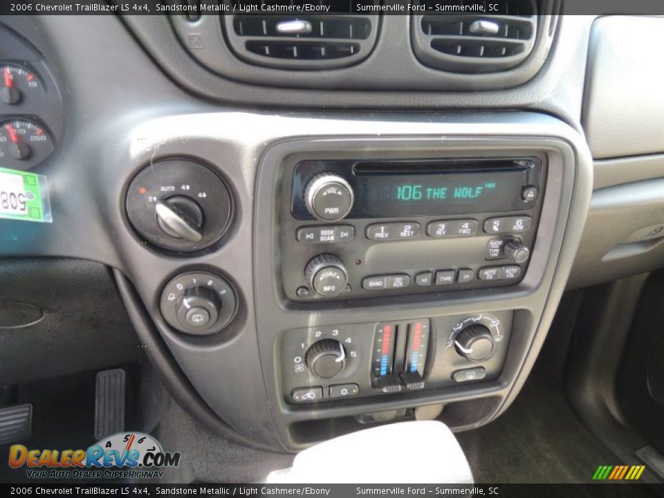 2006 Chevrolet TrailBlazer LS 4x4 Sandstone Metallic / Light Cashmere/Ebony Photo #21