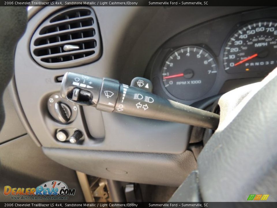 2006 Chevrolet TrailBlazer LS 4x4 Sandstone Metallic / Light Cashmere/Ebony Photo #22