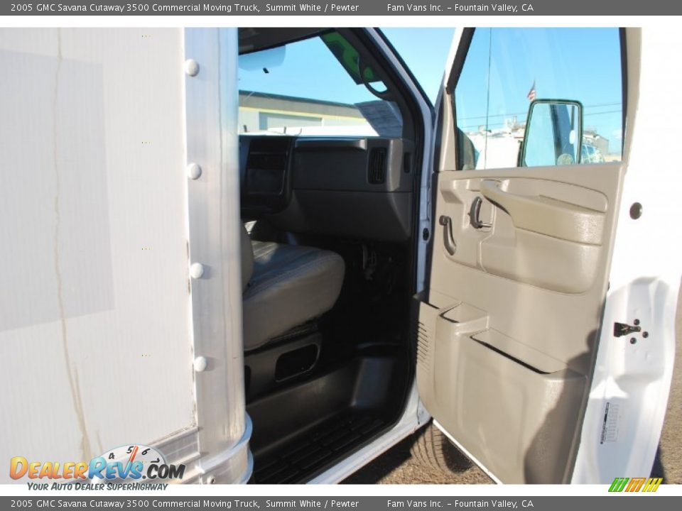 2005 GMC Savana Cutaway 3500 Commercial Moving Truck Summit White / Pewter Photo #13