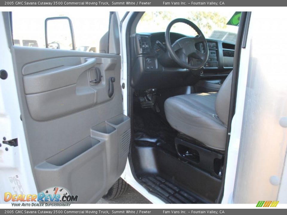 2005 GMC Savana Cutaway 3500 Commercial Moving Truck Summit White / Pewter Photo #15