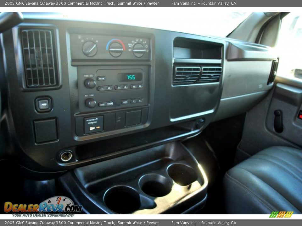 2005 GMC Savana Cutaway 3500 Commercial Moving Truck Summit White / Pewter Photo #18