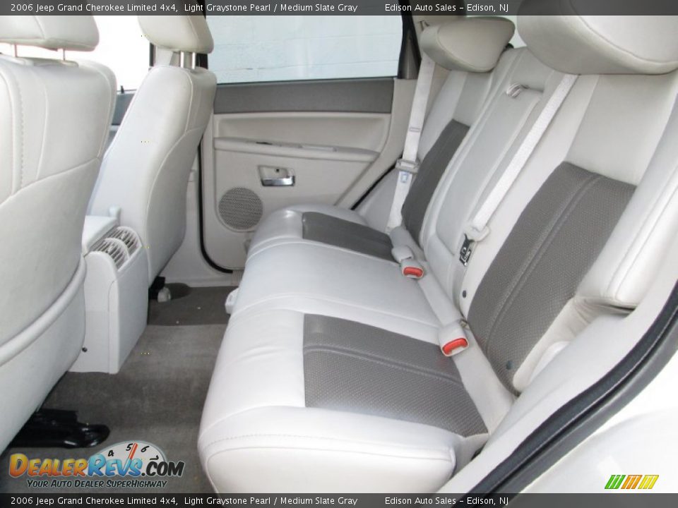 2006 Jeep Grand Cherokee Limited 4x4 Light Graystone Pearl / Medium Slate Gray Photo #17