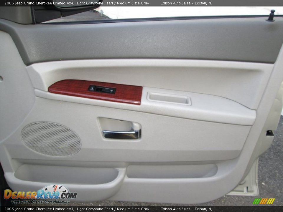2006 Jeep Grand Cherokee Limited 4x4 Light Graystone Pearl / Medium Slate Gray Photo #28