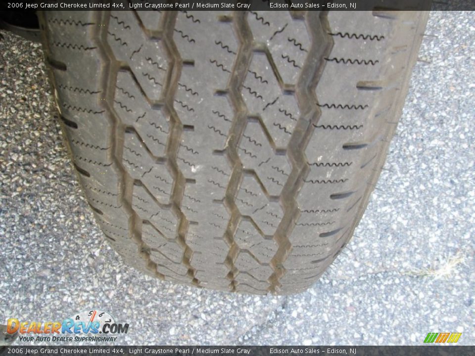 2006 Jeep Grand Cherokee Limited 4x4 Light Graystone Pearl / Medium Slate Gray Photo #33