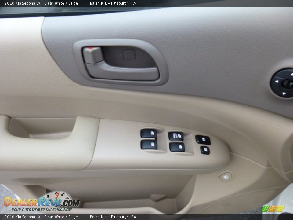 2010 Kia Sedona LX Clear White / Beige Photo #17