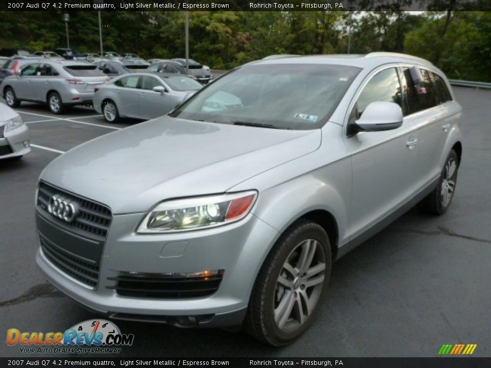 Front 3/4 View of 2007 Audi Q7 4.2 Premium quattro Photo #3