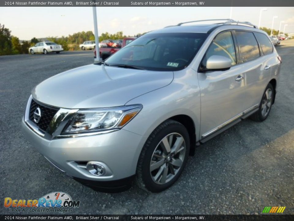 Front 3/4 View of 2014 Nissan Pathfinder Platinum AWD Photo #3