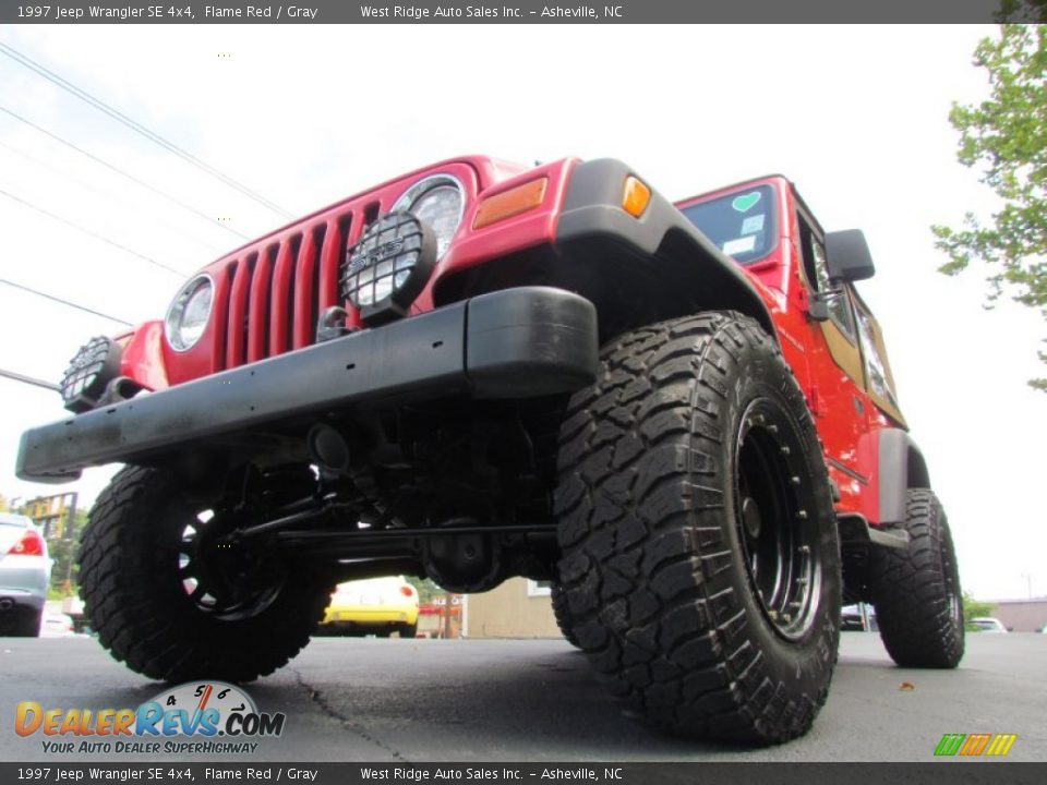 1997 Jeep Wrangler SE 4x4 Flame Red / Gray Photo #12