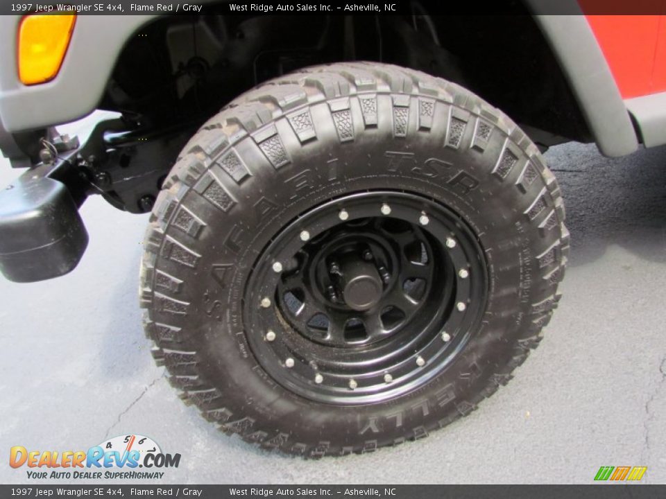 1997 Jeep Wrangler SE 4x4 Flame Red / Gray Photo #13