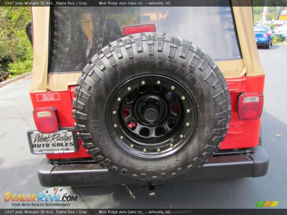 1997 Jeep Wrangler SE 4x4 Flame Red / Gray Photo #15