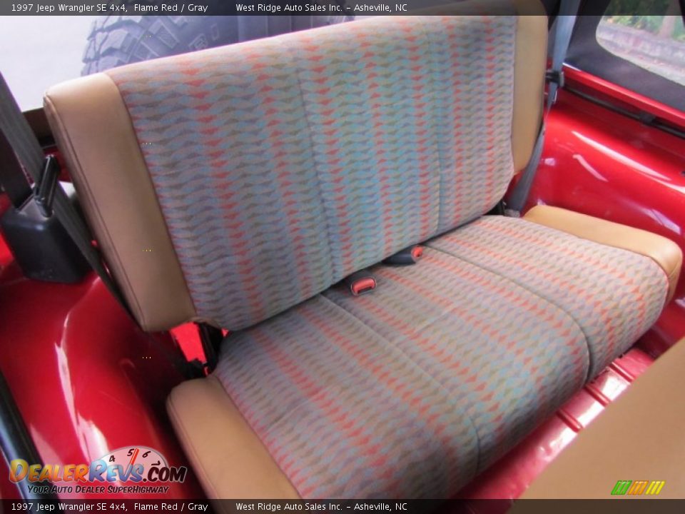 1997 Jeep Wrangler SE 4x4 Flame Red / Gray Photo #24