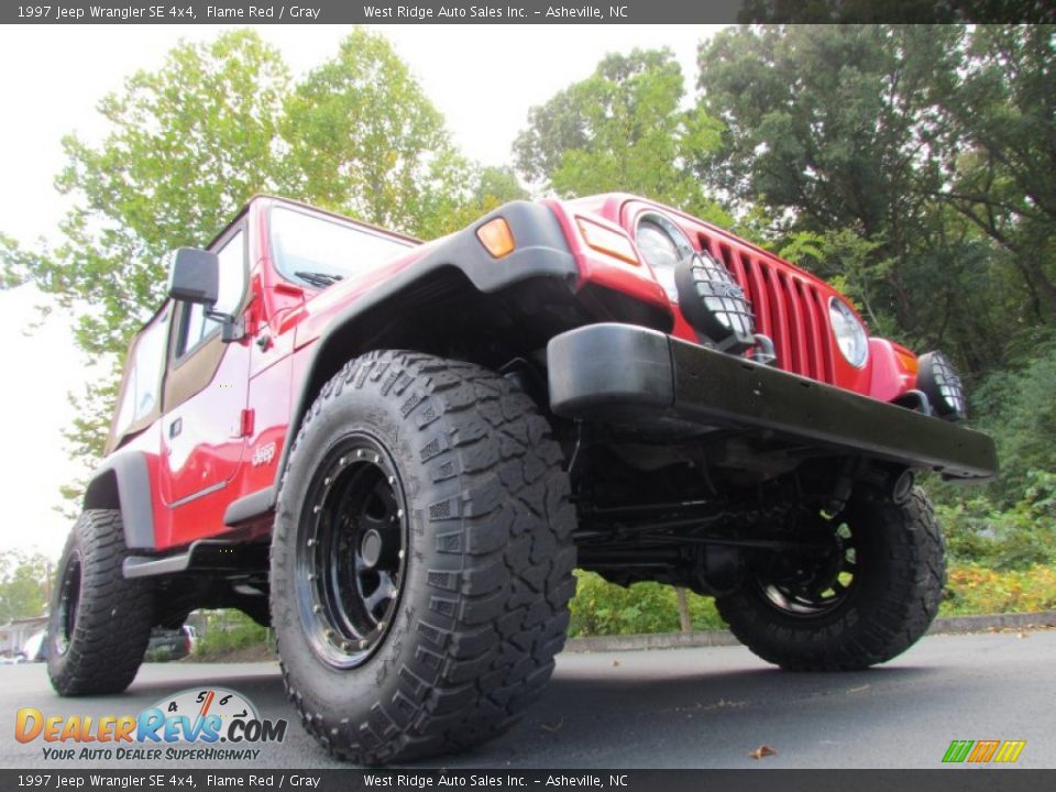1997 Jeep Wrangler SE 4x4 Flame Red / Gray Photo #27