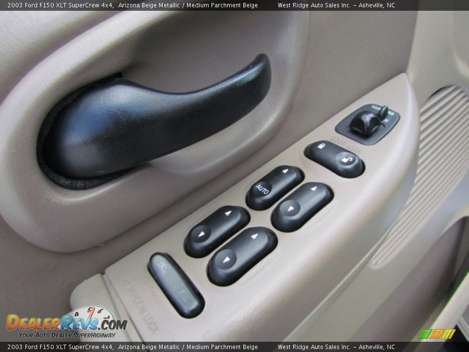 Controls of 2003 Ford F150 XLT SuperCrew 4x4 Photo #20