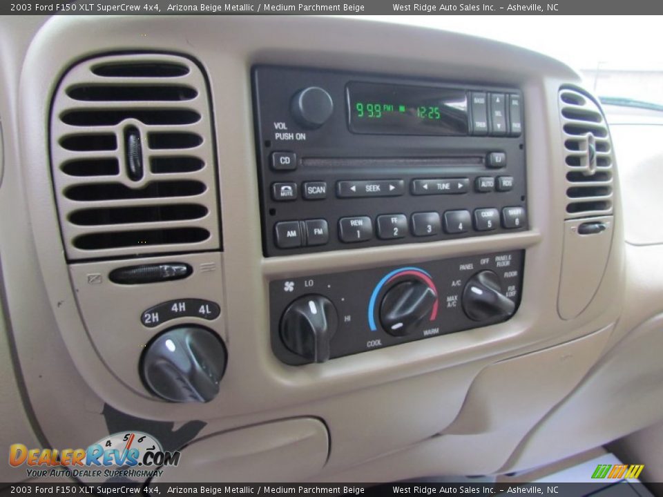 Controls of 2003 Ford F150 XLT SuperCrew 4x4 Photo #26
