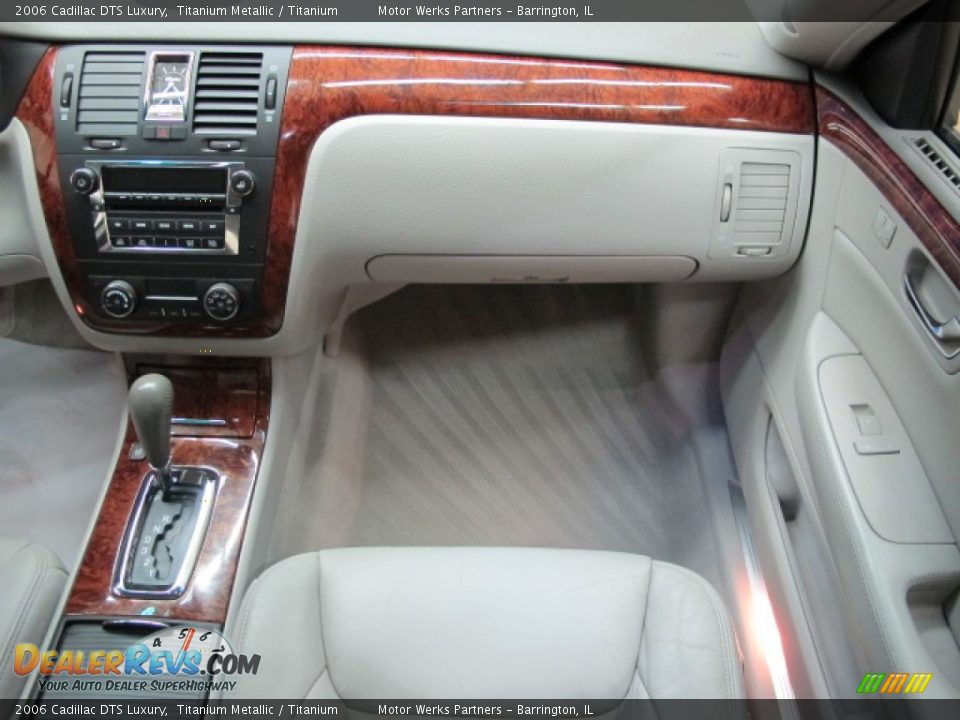2006 Cadillac DTS Luxury Titanium Metallic / Titanium Photo #26